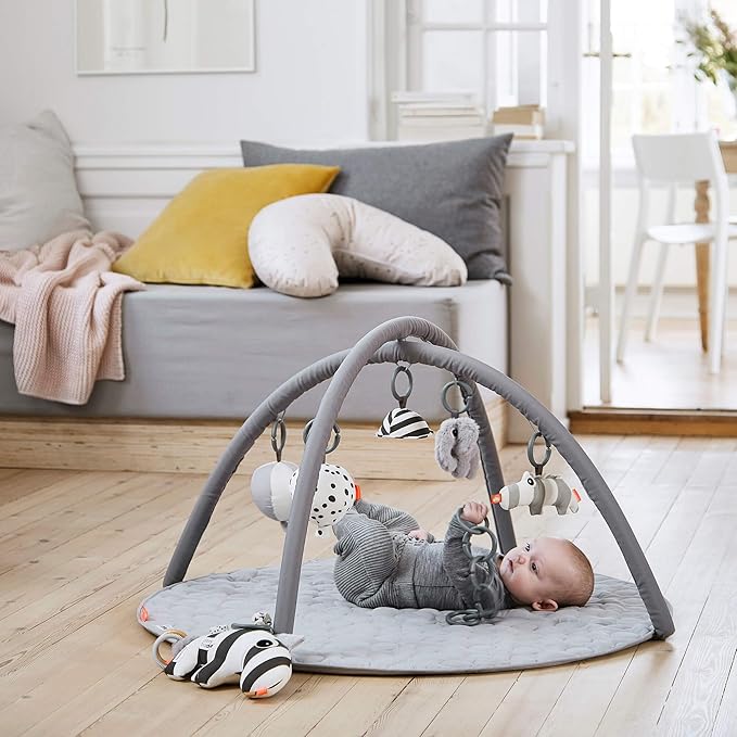 Done by Deer Activity Play Mat Deer Friends Grey - Baby Play Mat with 5 Toys for Sensory Stimulation and Early Development - Hang The Toys in 13 Different Positions on The Arches-CubbioJoy